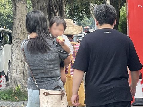 离婚了孩子爸爸不让妈妈见孩子应该怎么办  第1张