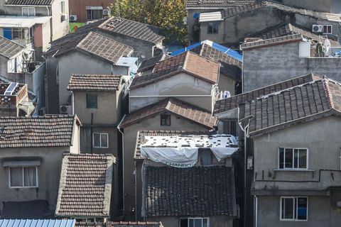 农村搭雨棚算不算违章建筑行为  第1张