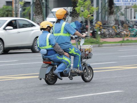 电动车无牌照上路怎么处罚  第1张