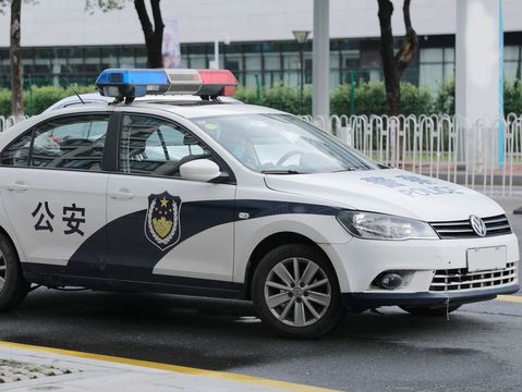 车牌被人掰了可以报警吗  第1张