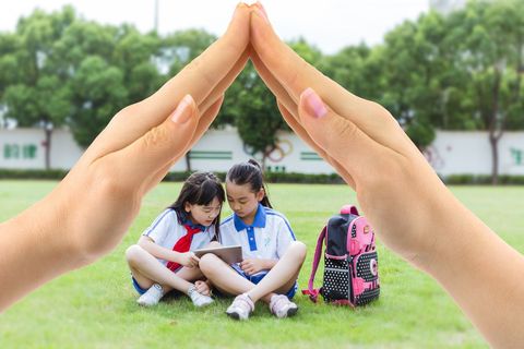 小孩子在学校里被打应该告诉老师吗  第1张