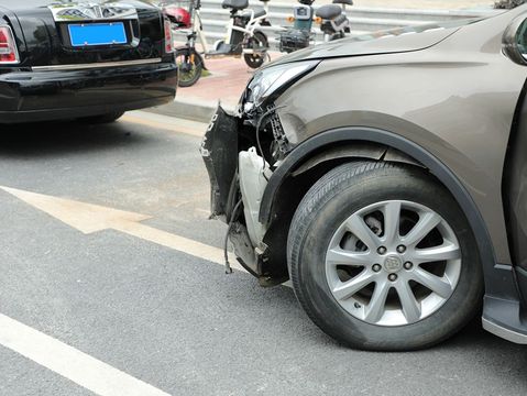 追尾停在道路上的车辆谁的责任  第1张