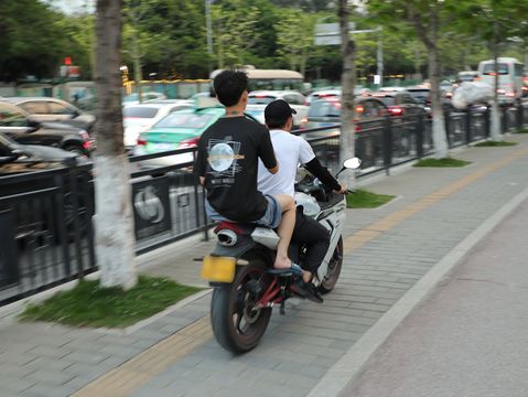 骑摩托车撞死人赔多少钱  第1张